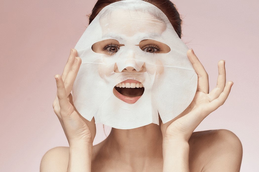Как наносить маску на лицо: основные правила и 11 ошибок при использовании  масок для лица - Otome